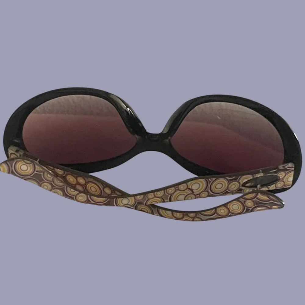Circle Accent Oval Shaped Women's Fashion Sunglasses - 100% UV Protection